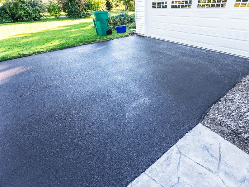 maxpaving_services_drivewaysealing